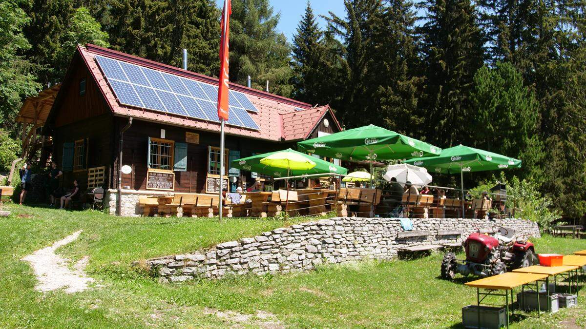 Die Johann-Waller-Hütte liegt auf 1200 m Höhe am Schöckl
