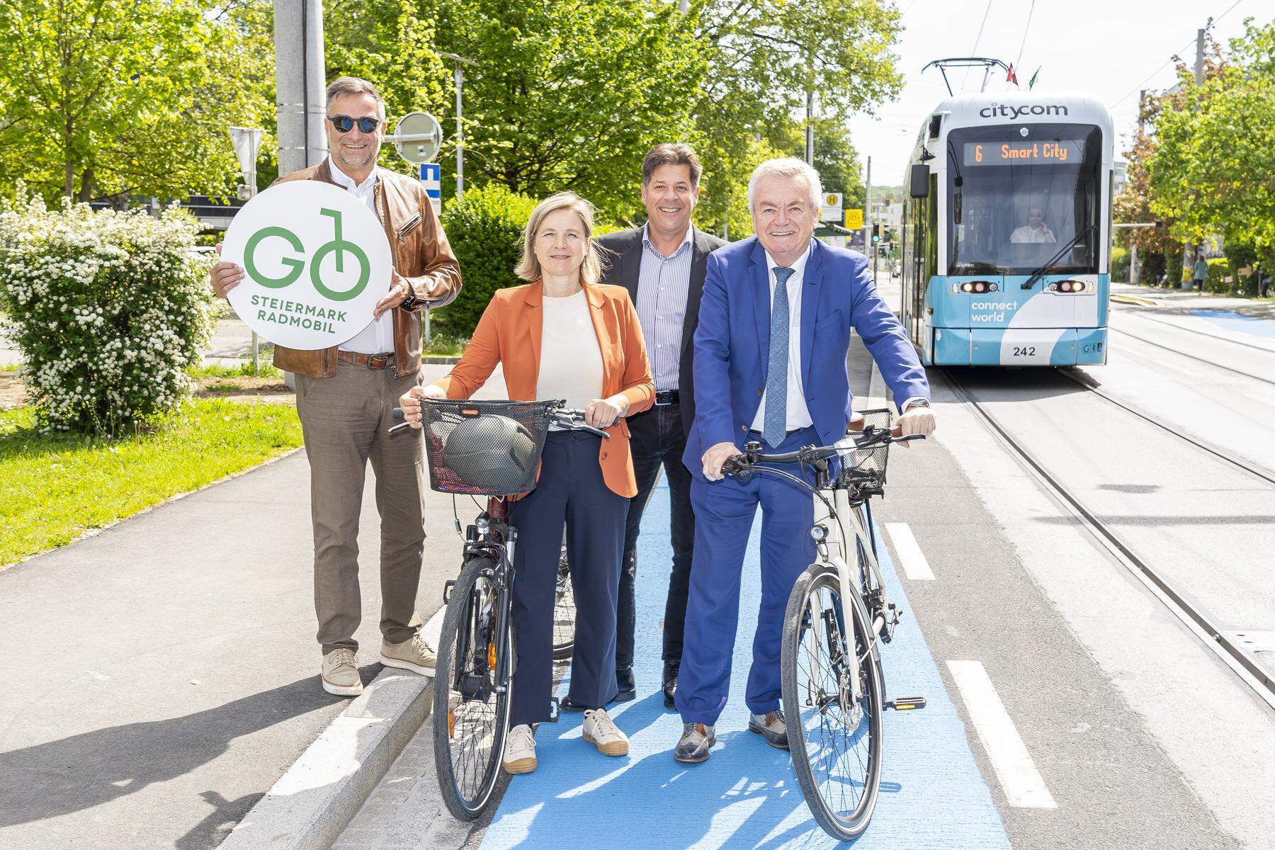 Petersgasse, Teil eins: Der nächste blaue Radstreifen in Graz ist nun offiziell eröffnet