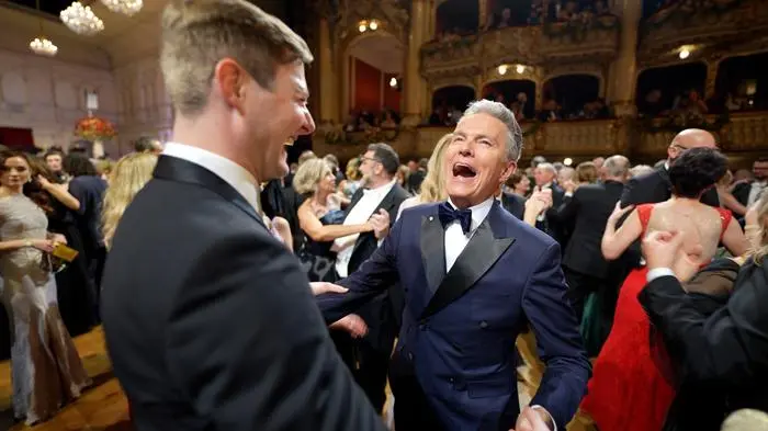 Darf ich abklatschen? Michael Großschädl und Alfons Haider am Tanzparkett