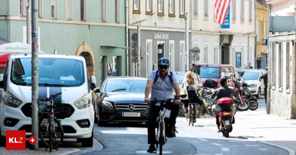 Jetzt-tritt-die-umstrittene-Drehung-der-Fahrtrichtung-in-der-Sch-naugasse-in-Kraft