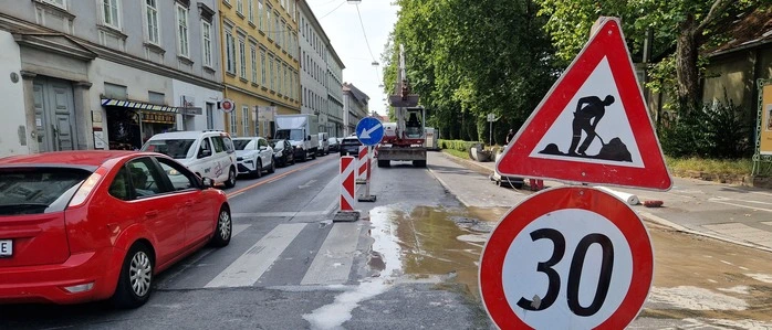 Am Glacis standen ab Mitte Juli nur zwei Fahrbahnen zur Verfügung. Nun ist die Baustelle fertig