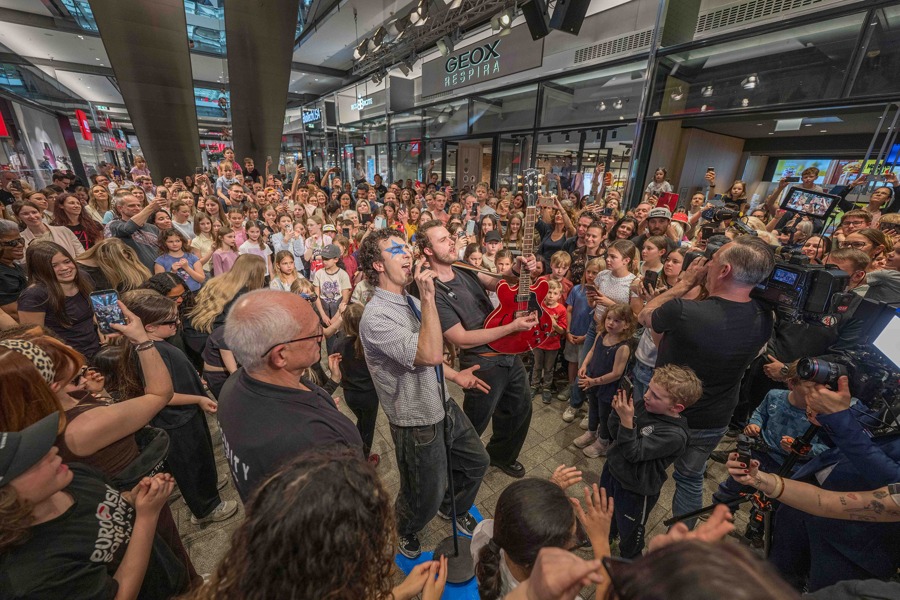 Song Contest-Vorgeschmack in Graz: Cosmó trat im Murpark auf