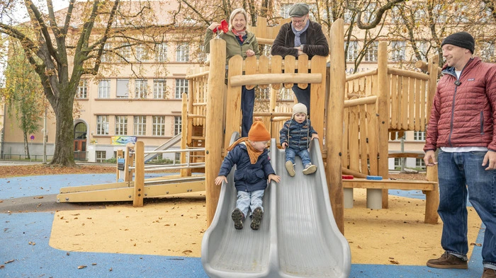 Der neue Spielbereich inklusive Ritterburg im Fröbelpark wurde im Oktober 2025 fertiggestellt, ab Mitte September folgt der restliche Park