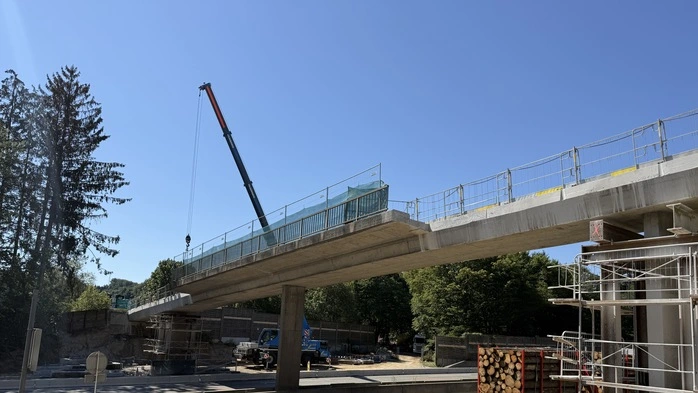 Die Ende der 60er-Jahre errichtete Brücke wird abgetragen