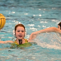 Die Sportvereine bringen Tausende Grazer Kinder in Bewegung, hier beim Wasserball