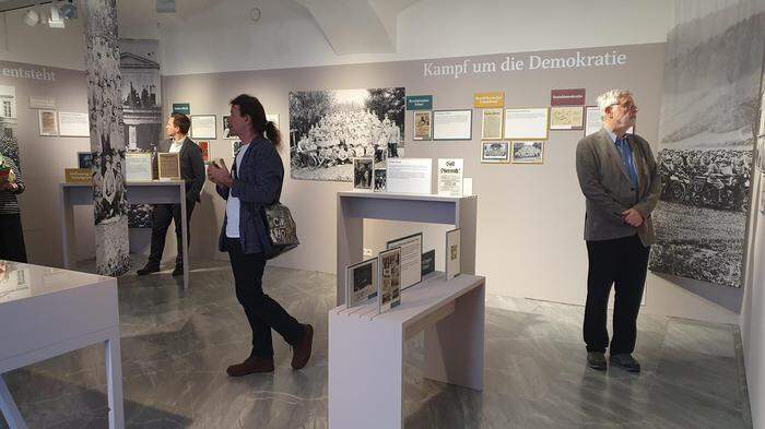 Heimo Halbrainer und Helmut Konrad in der Ausstellung