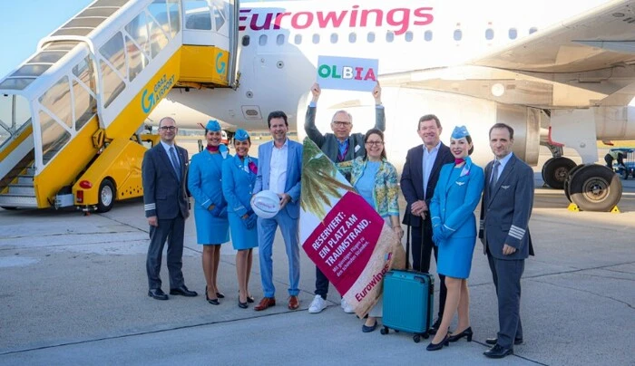 Großer Bahnhof auf dem Flughafen beim ersten Abheben in Richtung Olbia