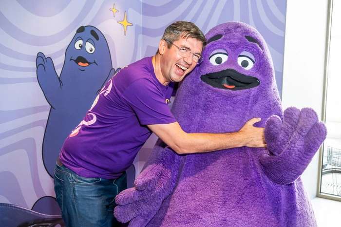 ... wo es auch von Franchisenehmer Daniel Boaje geherzt wurde ...