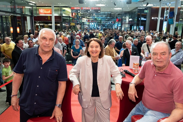 ... sie begeisterten mit ihren Ausführungen die Fan-Gemeinde (und auch Centerleiterin Edith Münzer) ...