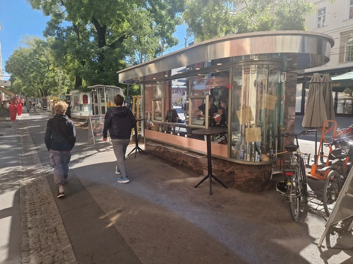 Der innen umgebaute Kiosk hat nun nicht nur Kaiserschmarrn im Angebot