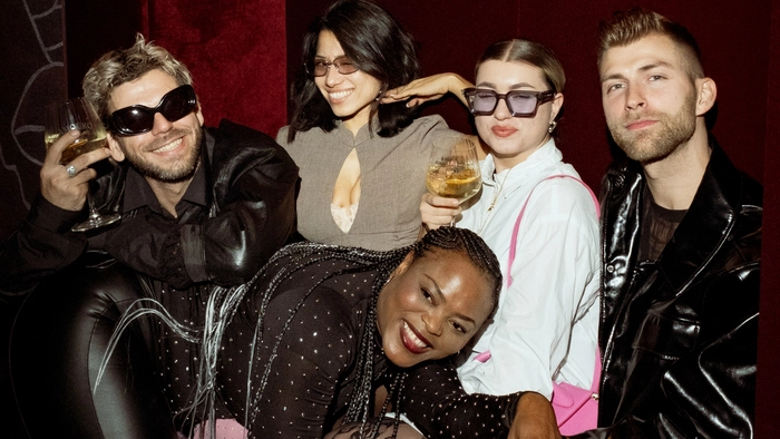 Eine ganz normale Party in der Bar Amouro? „Behind Closed Doors – The Sanitary Lounge Opening“ hieß das Event in der Grazer Schmiedgasse.