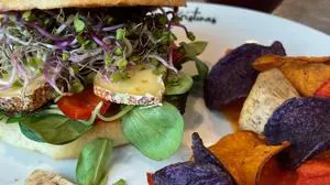 Der neue Frühstücksburger mit Ziegenkäse