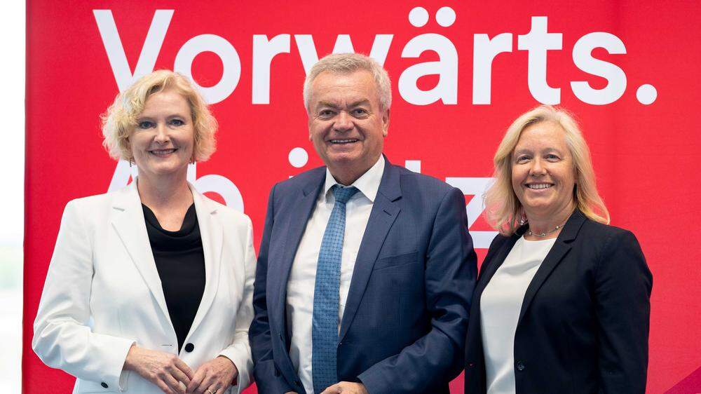 Verena Nussbaum (r.) und Karin Greiner (l.), hier mit Vizelandeshauptmann und SPÖ-Steiermark-Chef Anton Lang, führen die Wahlkreisliste für den Nationalrat an