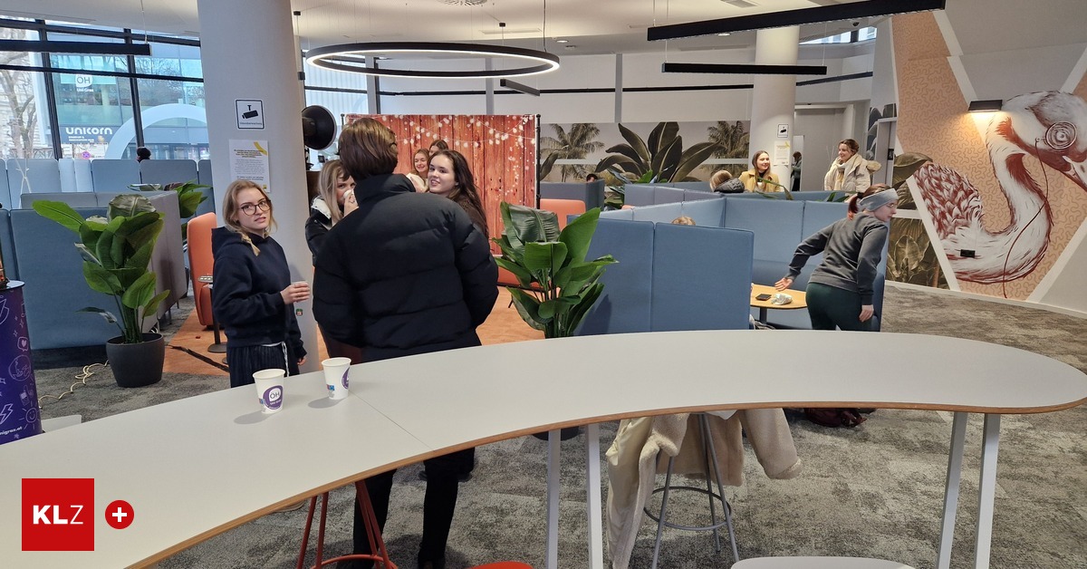 Rektor-der-Graz-er-ffnete-den-neuen-Mensa-Space-mit-einem-Tischtennismatch