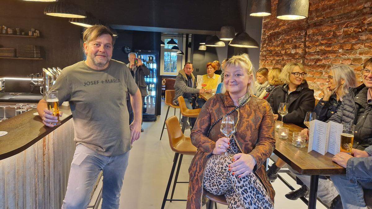 Elisabeth und Harald Steinhöfer in ihrer neuen Café-Bar