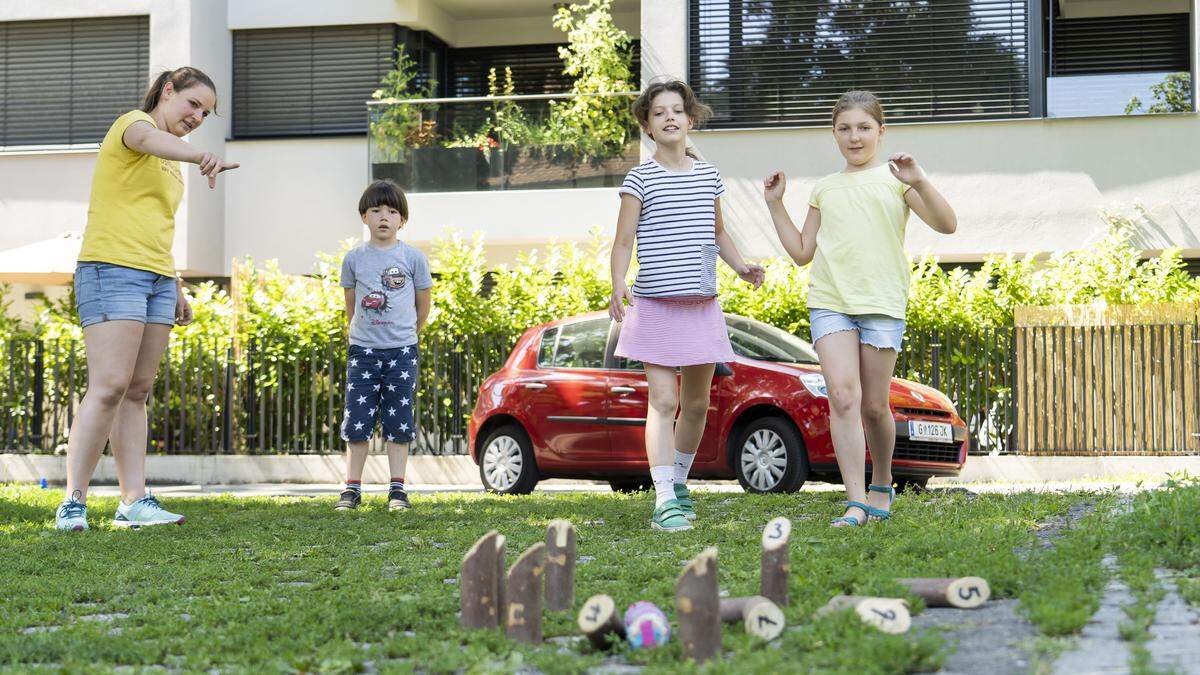 Die Wohnstraßen sind zum Spielen da, sagt Fratz Graz - und die Straßenverkehrsordnung