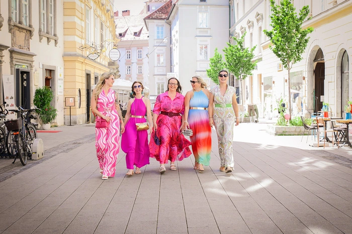 Bunte, stylishe Sommermode in der Grazer Innenstadt