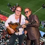 Ewald Pfleger und Herwig Rüdisser von Opus in einer Montage vor dem gefüllten WM-Stadion