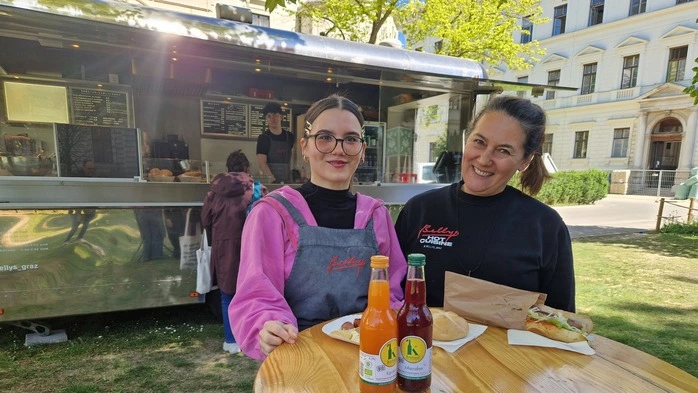 Isabella Daum und Tochter Florentina feiern ihre Uni-Premiere