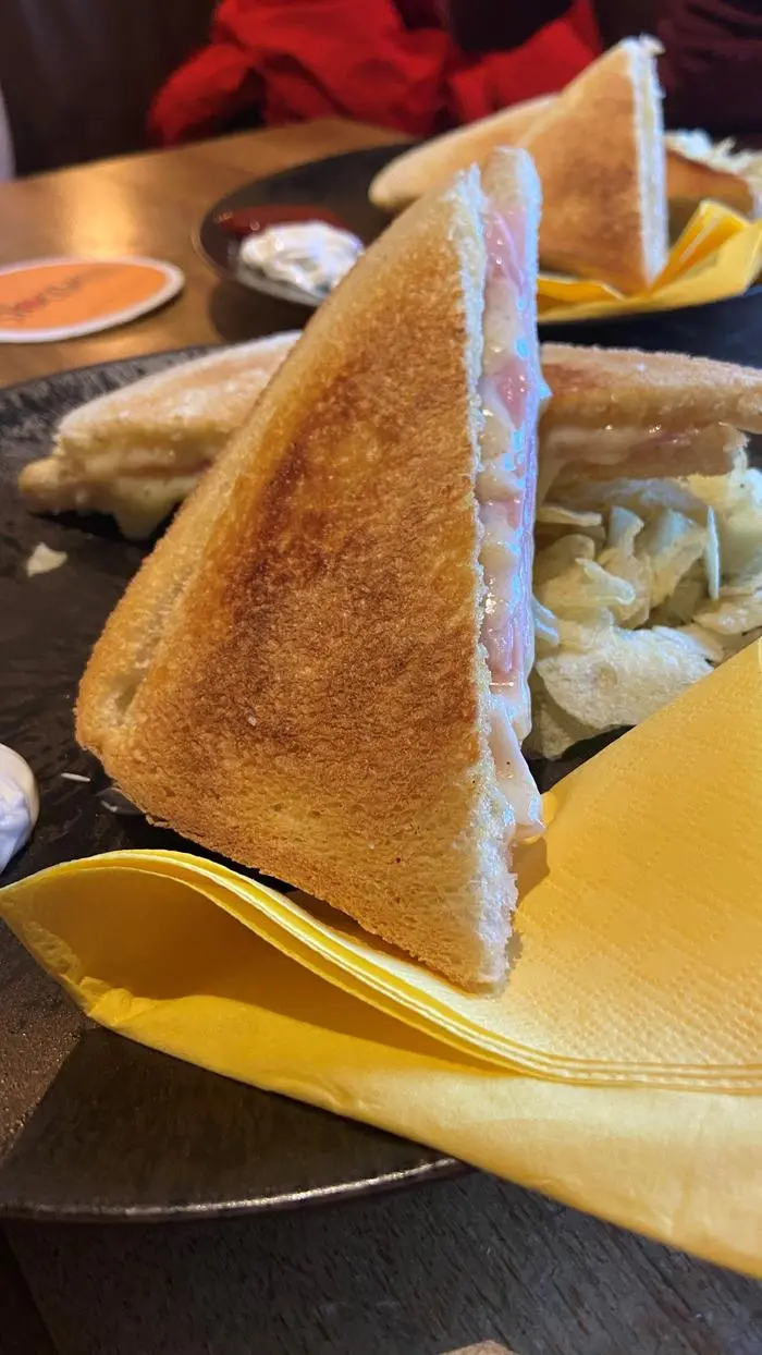 Der gute, alte Stockwerktoast schmeckt immer noch - mit oder ohne Schinken