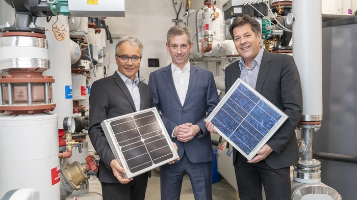 Boris Papousek und Werner Ressi von der Energie Graz sowie Baudirektor Bertram Werle