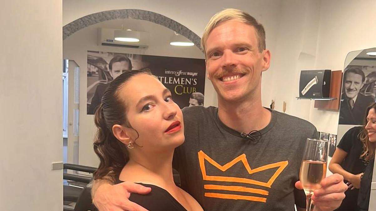 Am dritten Tag sind Lisa und Dominic an der Reihe, sie ließen sich offenbar bei Intercoiffeur Mayer stylen