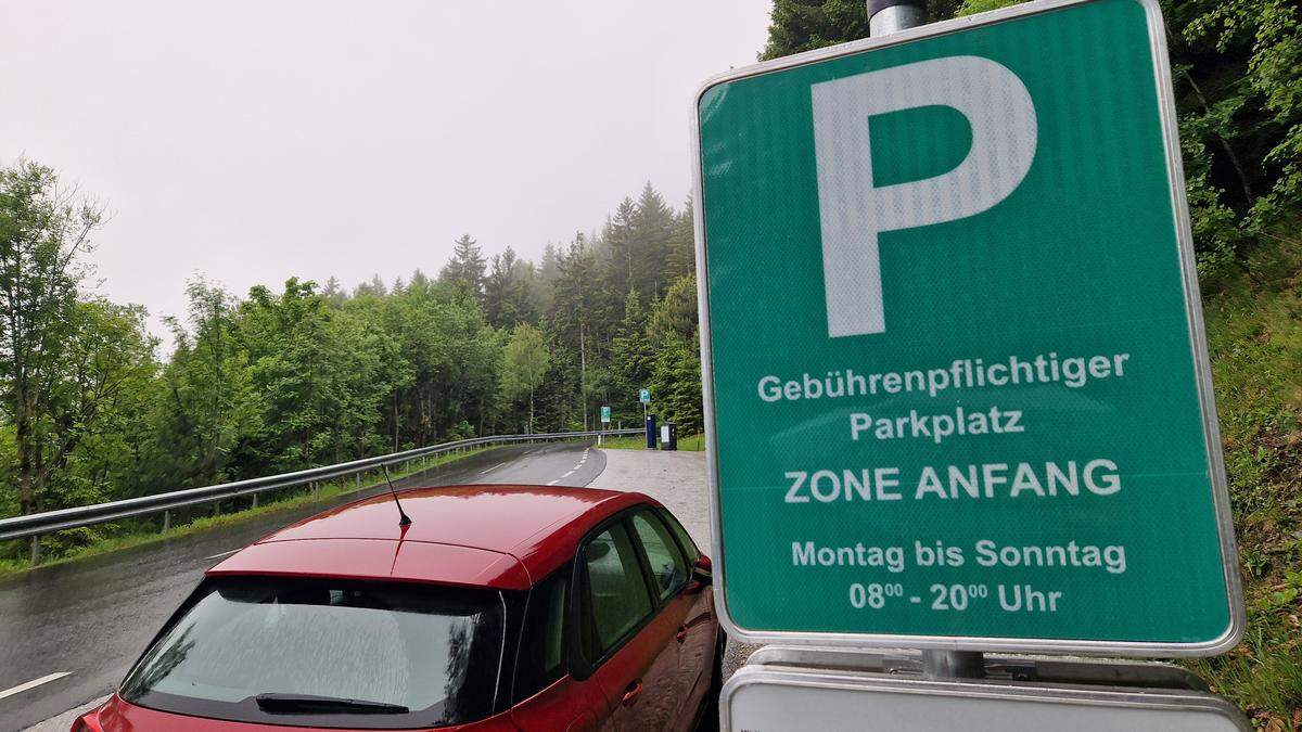 Ab heute muss man täglich bei gekennzeichneten Parkzonen fürs Abstellen des Autos bezahlen