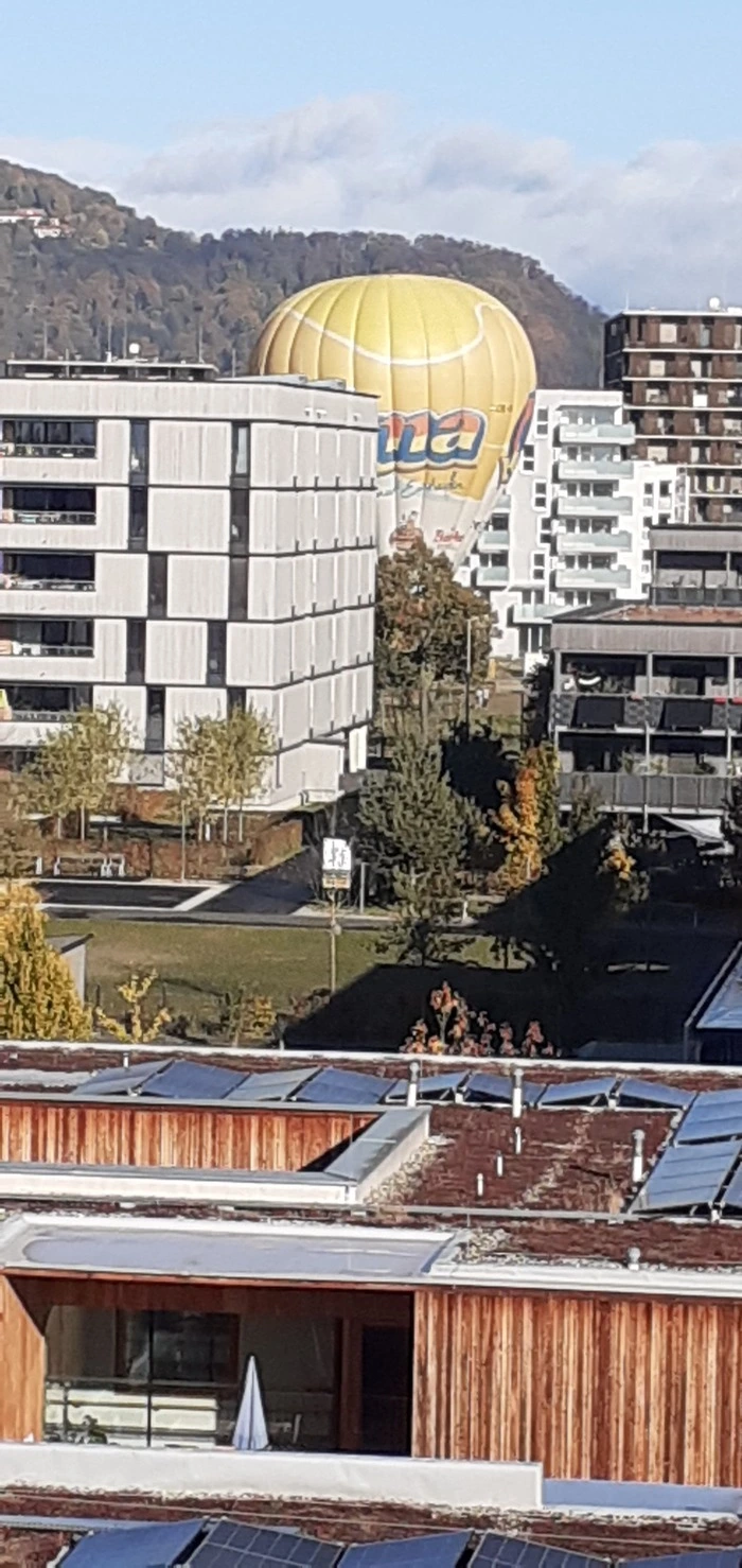 Bei der Landung wurde der Ballon …