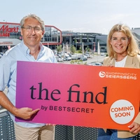Shoppingcity-GF Anton Cech mit Regine Meyer, Geschäftsführerin von Bestsecret Österreich