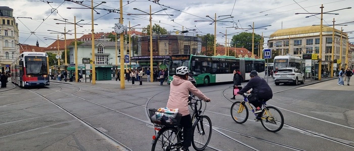Tag für Tag herrscht reger Betrieb auf dem Grazer Jakominiplatz