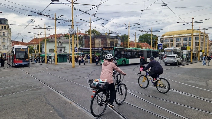 Tag für Tag herrscht reger Betrieb auf dem Grazer Jakominiplatz