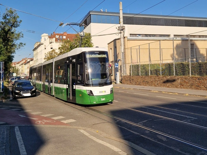 Montagfrüh: Die Flexity fährt nun auch auf der Strecke der Linie 7