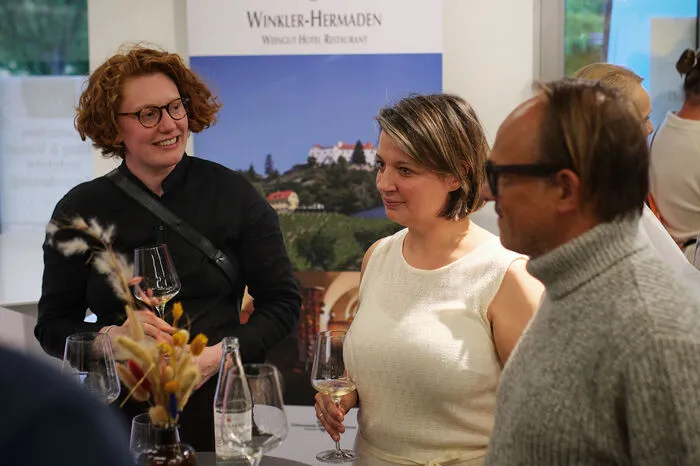 Singer/Songwriter Anna Heimrath mit Caroline Schweighofer vom Geco Festival und Singer/Songwriter Leo Aberer