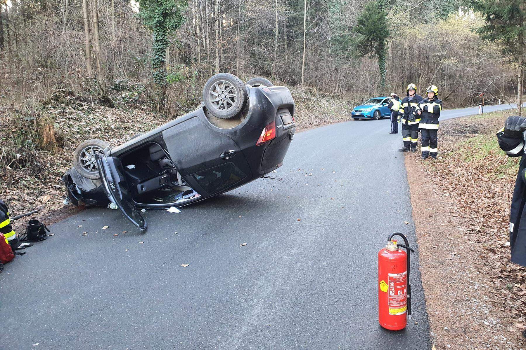 Unfall in Hitzendorf | Auto überschlug sich – Lenkerin verletzt