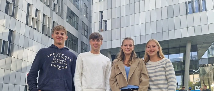 Andreas Nigl, Leonhard Winter, Lorena Jauk und Anna-Lena Maier am Campus der MedUni Graz