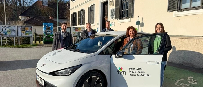 Neuer tim-Standort in Gratwein-Straßengel im Ortsteil Rein: (v. l. n. r.: Sebastian Kappel, tim-Kundenservice; Vizebürgermeister Manfred Zettl; Gemeinderat Peter Rabensteiner; Bürgermeisterin Doris Dirnberger; Anna Reichenberger, Regionalmanagement Steirischer Zentralraum)