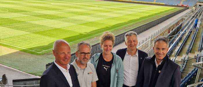 Stellten am Mittwoch das Projekt für Graz vor (von links): Gerald Pototschnig (Stadionmanager), Thomas Jäger (MOI), Julia Hess (ÖFB), Manfred Eber (KPÖ), Kurt Hohensinner (ÖVP)
