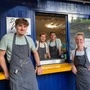 Max, Cornelius, Michael und Eva bei ihrem Stand „DI Vier“