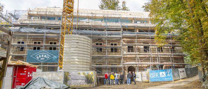 Fünf Stockwerke mit 1300 Quadratmetern Nutzfläche wird es im neuen Unigebäude geben