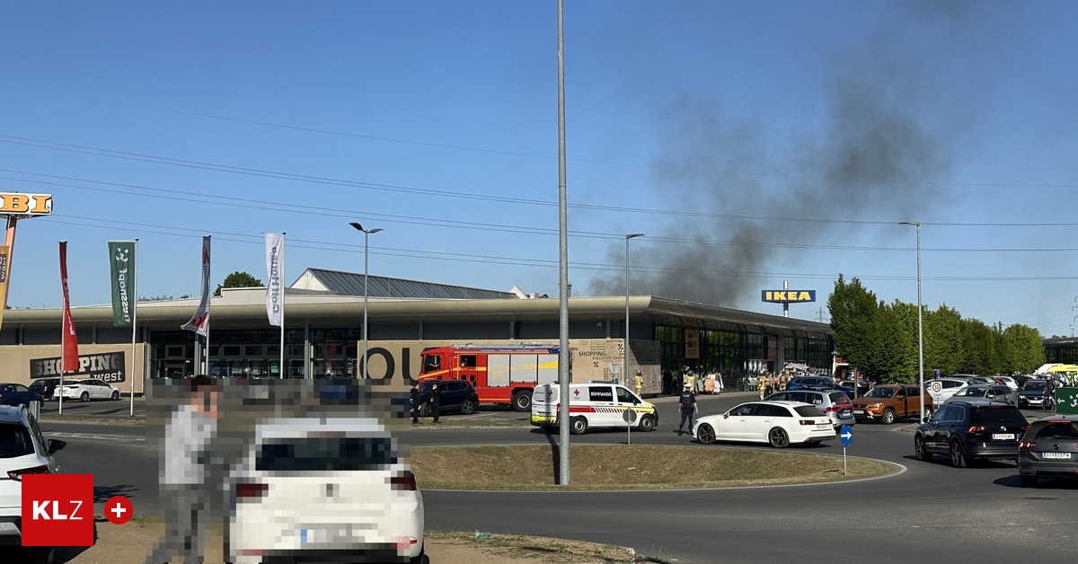 Gegen-ber-Ikea-Brandeinsatz-beim-Fachmarktzentrum-in-Webling