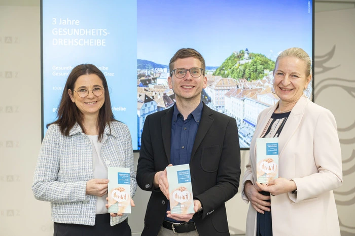 Zeigen sich zufrieden: Angela Koch, Robert Krotzer und Eva Winter (von links)