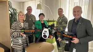 Ministerin Klaudia Tanner, Vize-LH Manuela Khom und Joanneum Research-Geschäftsführer Heinz Mayer