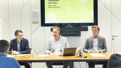 von links: Ewald Verhounig, Bernhard Bauer und Viktor Larissegger bei der Pressekonferenz zur Grazer Wirtschaft am Freitag