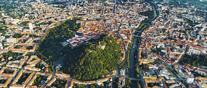 Die klare Nummer eins: Der Schloßberg in Graz mit Standseilbahn und Lift im Inneren
