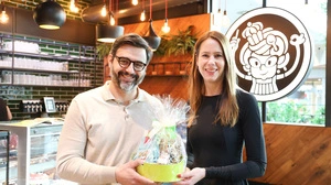 Murpark-Centermanagerin Carina Weyringer gratulierte Franchisenehmer Aleš Budja zur gelungenen Eröffnung