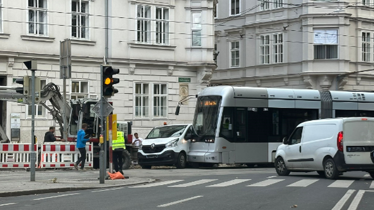 Am Glacis, Ecke Maiffredygasse, ist es erst am Dienstag zu einem Unfall gekommen. Ein Pkw touchierte eine Bim