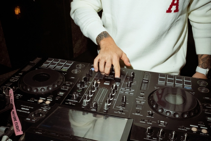 Gefeiert wurde mit DJ-Sounds, ausgewählten Drinks und in einer relaxten Atmosphäre.
