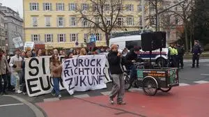 Zur Halbzeit der Klimakonferenz in Brasilien rief Fridays For Future zum globalen Aktionstag. Auch in Graz wurde demonstriert