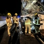 Aus unbekannter Ursache war der Reisebus dem voranfahrenden Gefahrengut-Lkw aufgefahren