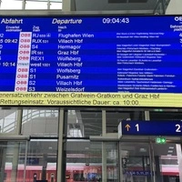 Auf den Anzeigetafeln wurden Fahrgäste über die Sperre informiert
